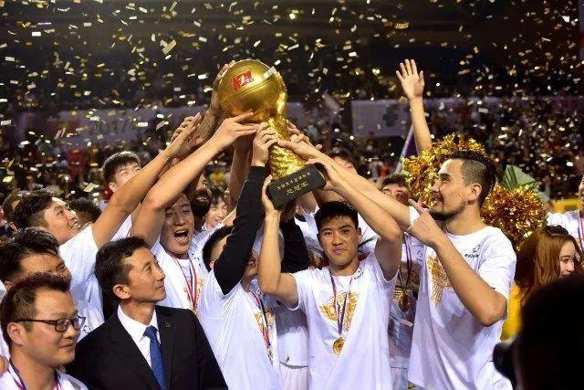 刘圣书与谭宁夺得亚运会羽毛球女双亚军